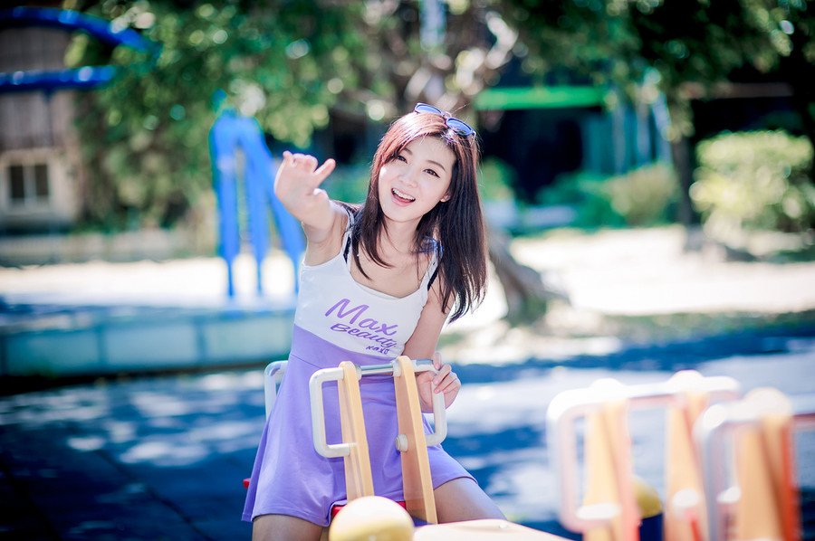 “好，好！”管家见孟达终于松口，忙不迭的点头答应一声，在孟达的带领下，两人一前一后一直走出成都。